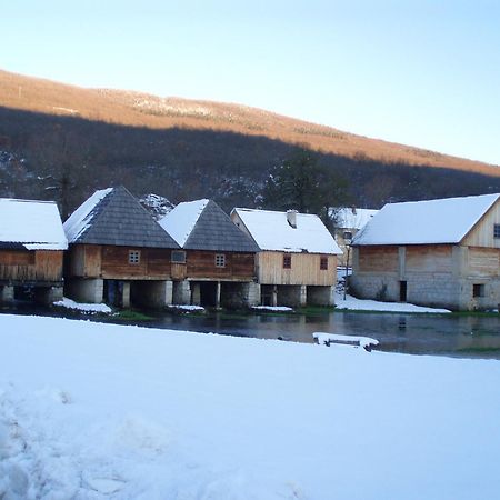 Hotel Mirni Kutak Otočac Exterior foto