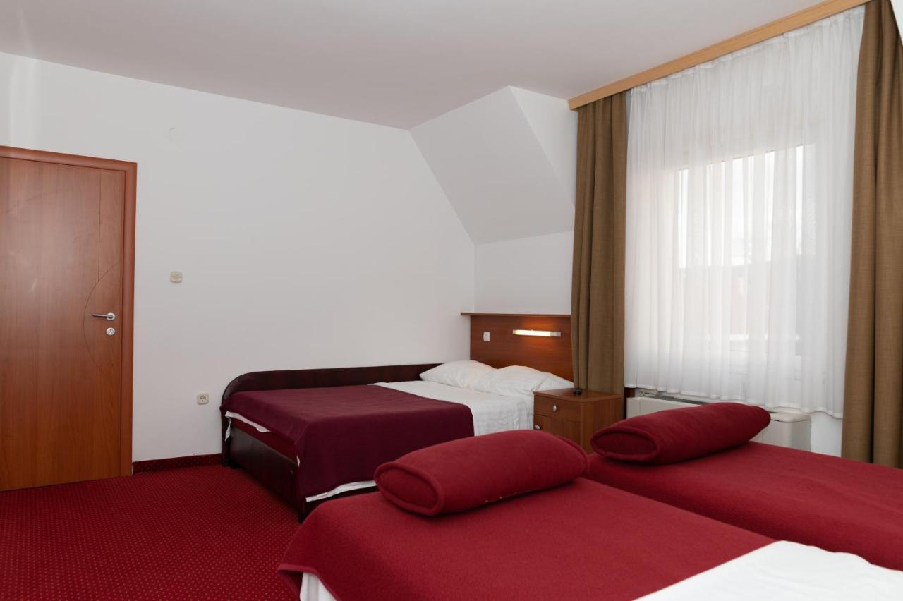 Hotel Mirni Kutak Otočac Exterior foto