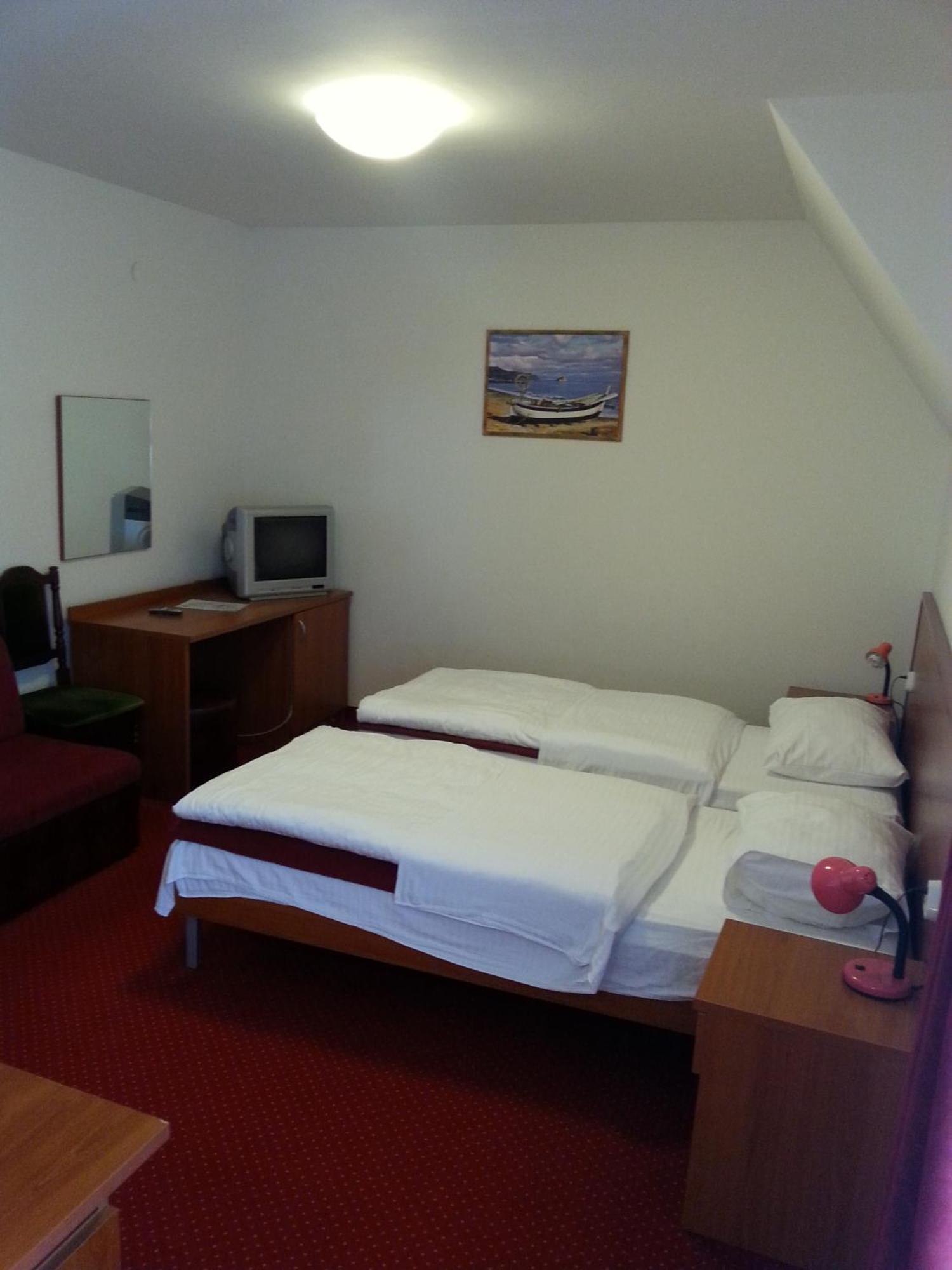 Hotel Mirni Kutak Otočac Habitación foto