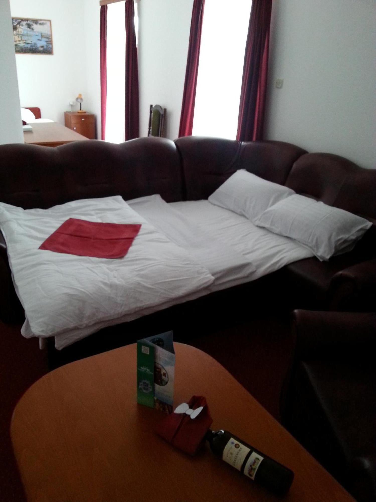 Hotel Mirni Kutak Otočac Habitación foto