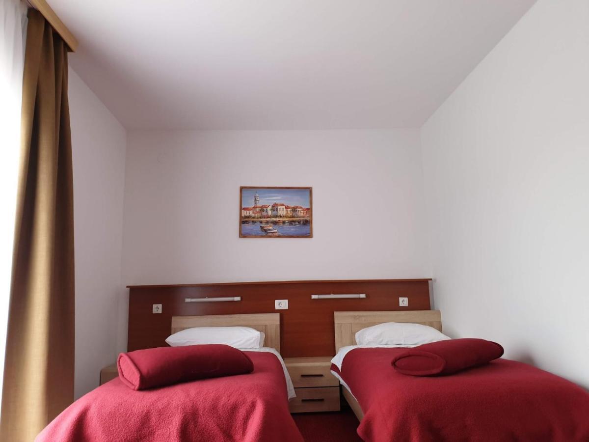 Hotel Mirni Kutak Otočac Exterior foto