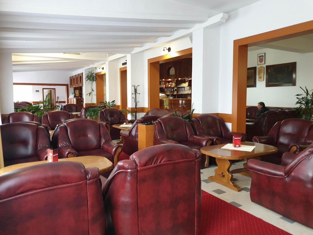 Hotel Mirni Kutak Otočac Exterior foto