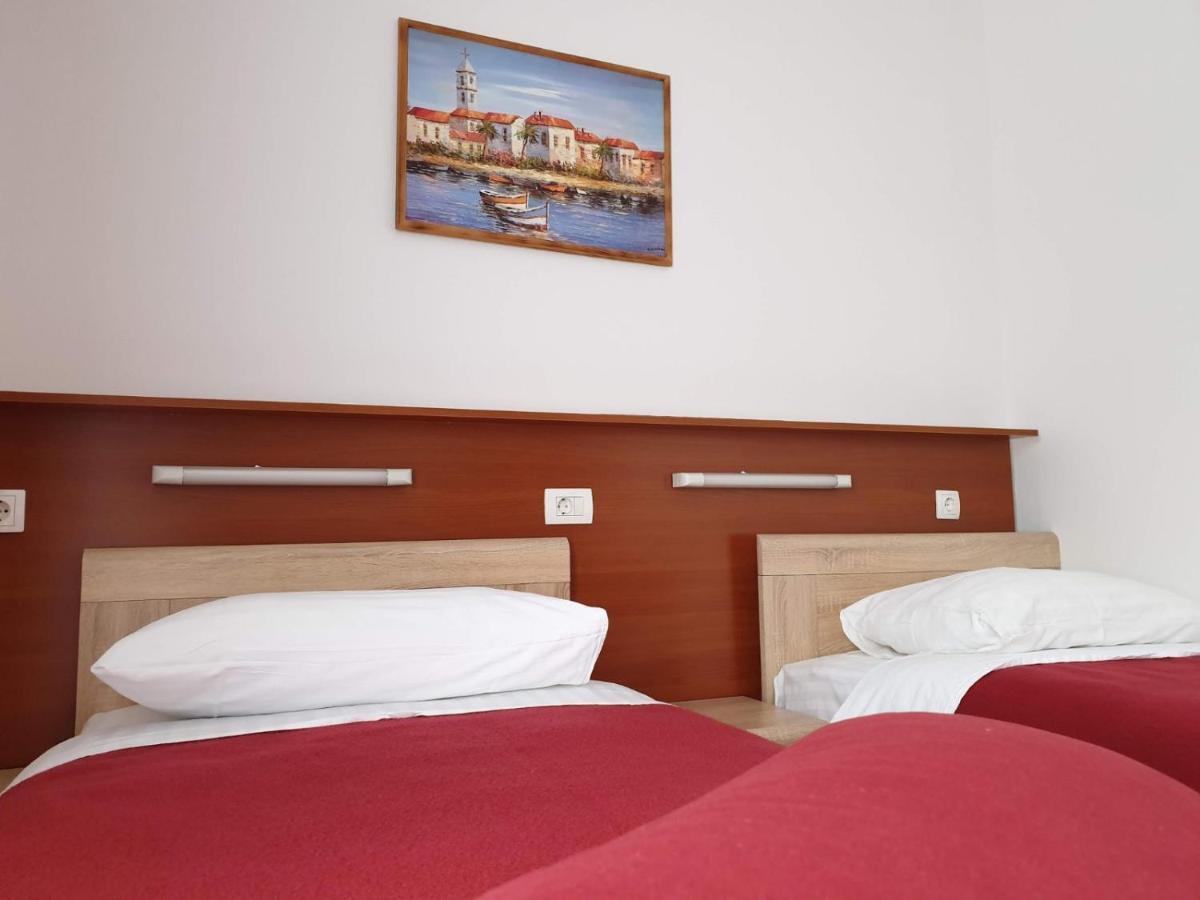 Hotel Mirni Kutak Otočac Exterior foto