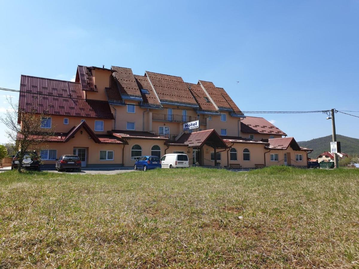 Hotel Mirni Kutak Otočac Exterior foto